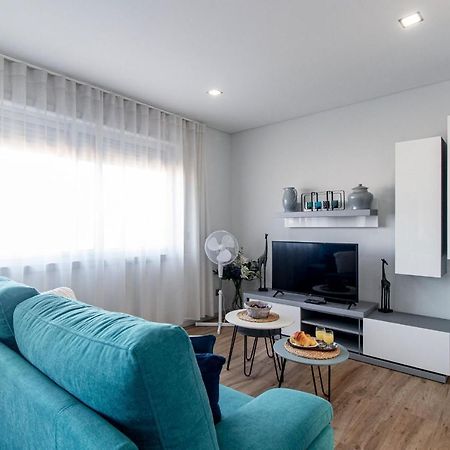 Downtown 1Br Apartment W/ Balcony By Lovelystay Порто Екстериор снимка