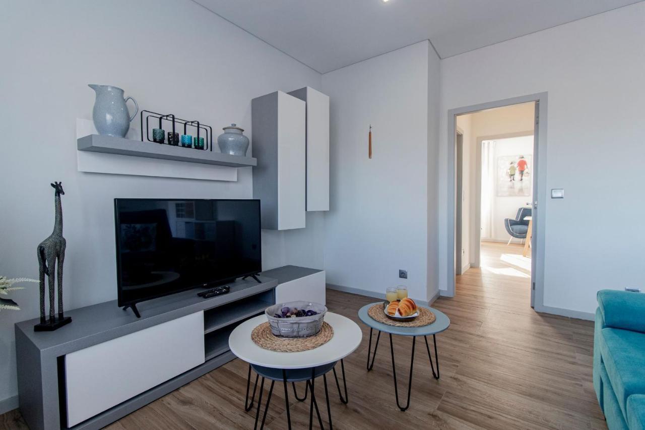 Downtown 1Br Apartment W/ Balcony By Lovelystay Порто Екстериор снимка