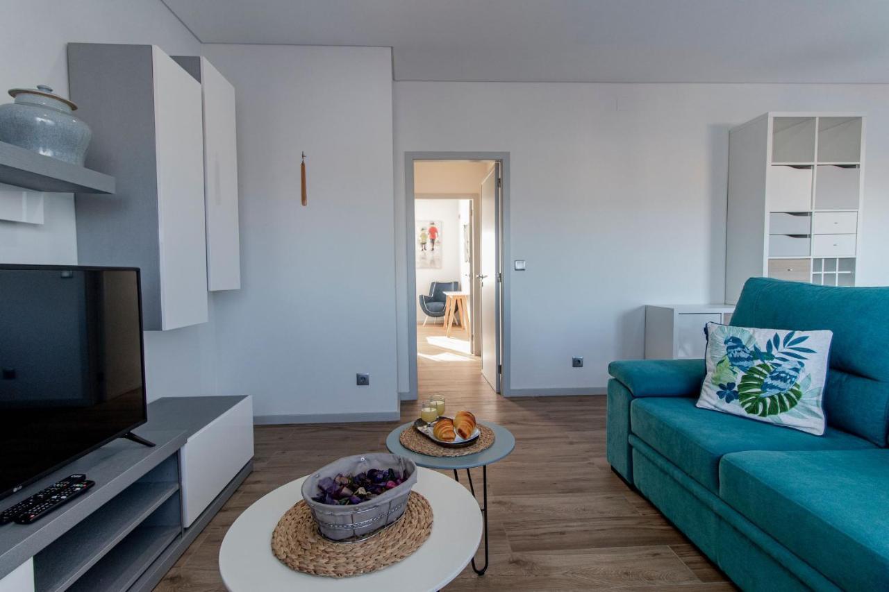 Downtown 1Br Apartment W/ Balcony By Lovelystay Порто Екстериор снимка