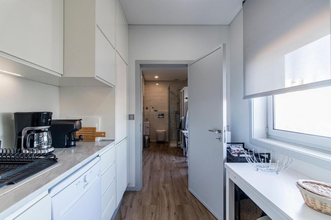 Downtown 1Br Apartment W/ Balcony By Lovelystay Порто Екстериор снимка